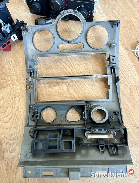 Konsola stokowa panel centralny Renault Megane Deski rozdzielcze, konsole