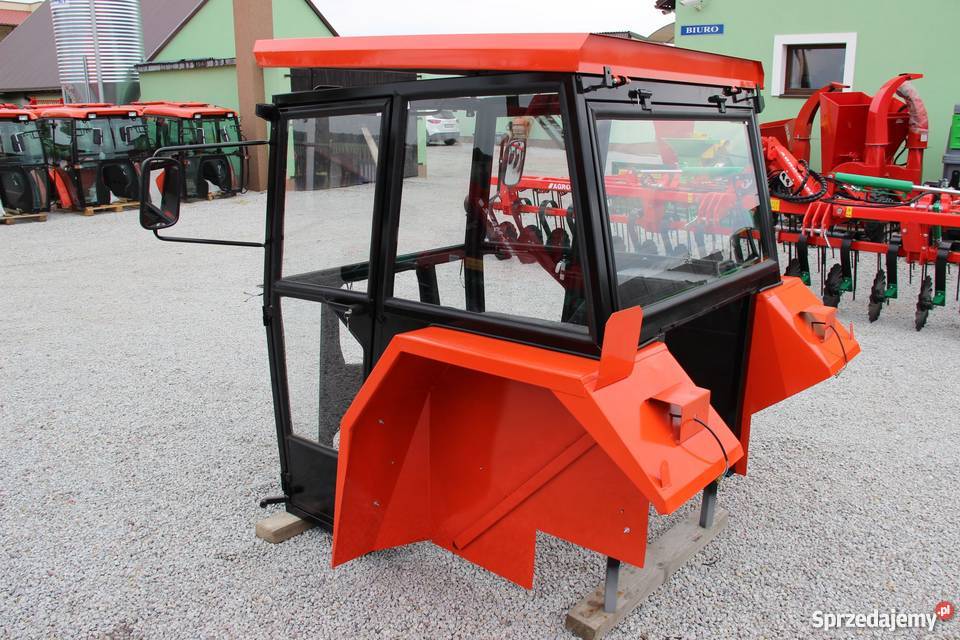 Kabina ciągnikowa do ciągnika MF 235 255 LUX z Pozostałe