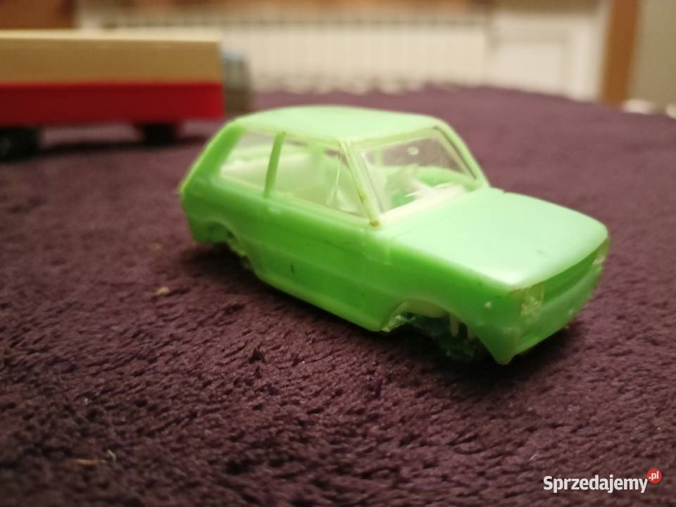 Zabawka PRL Estetyka Fiat 126p sprzedam