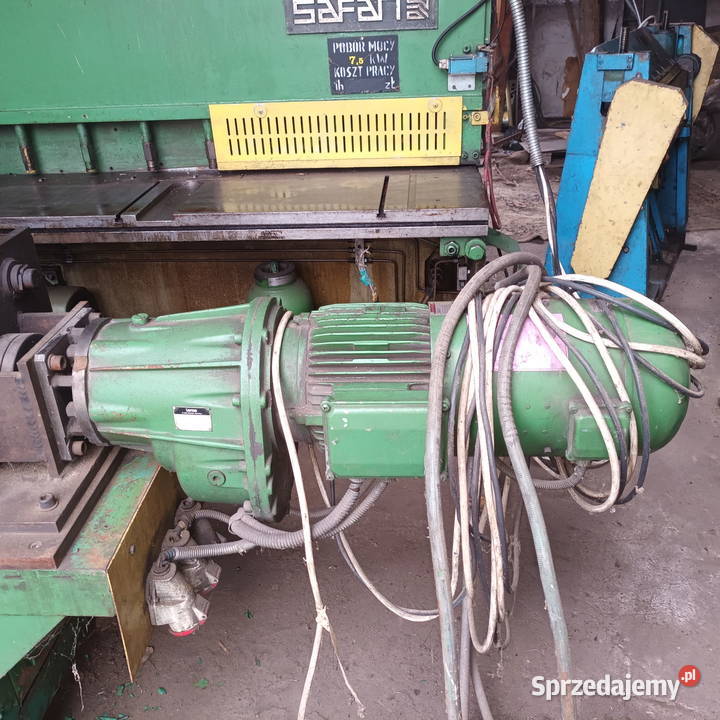 Gilotyna hydrauliczna SAFAN z podajnikiem 25003 Milicz