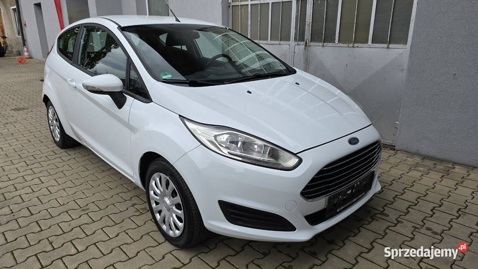 Ford Fiesta 15 TDCi Ambiente 2015r 14 900 PLN Nowy Świętów