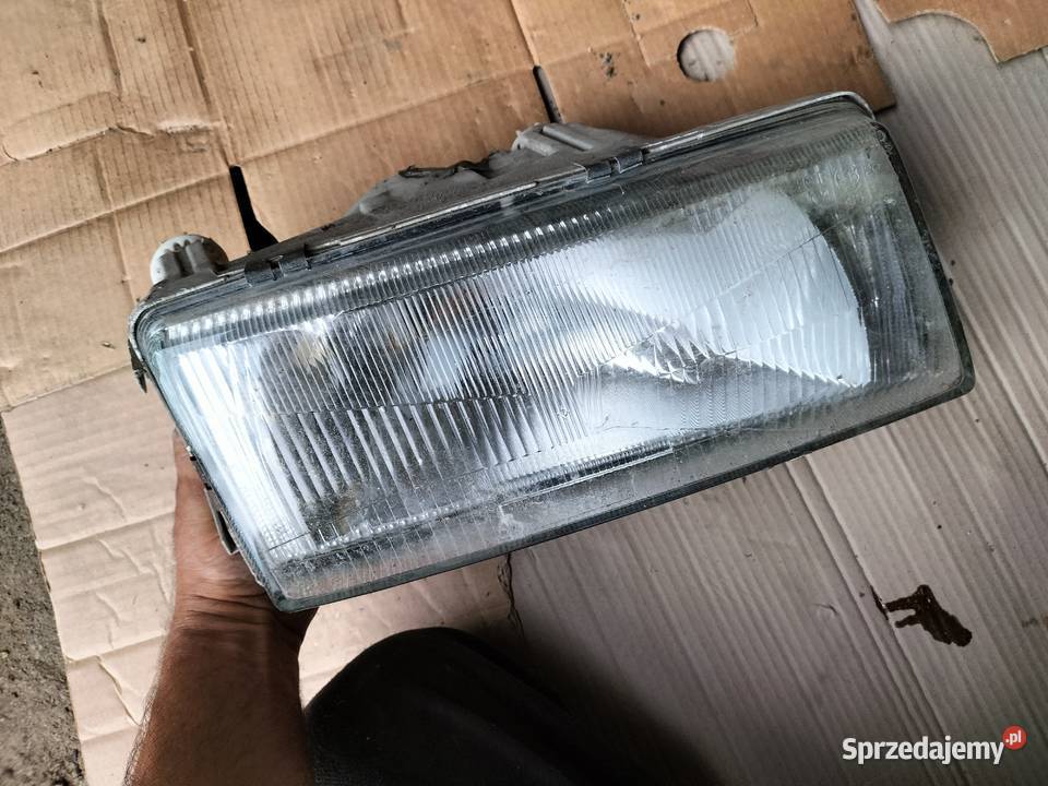 LAMPA PRZÓD PRZEDNIA PRAWA REFLEKTOR Skoda Kamień-Kolonia