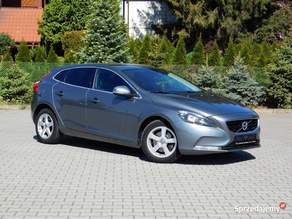 Volvo V40 Momentum Bezwypadkowy niebieski