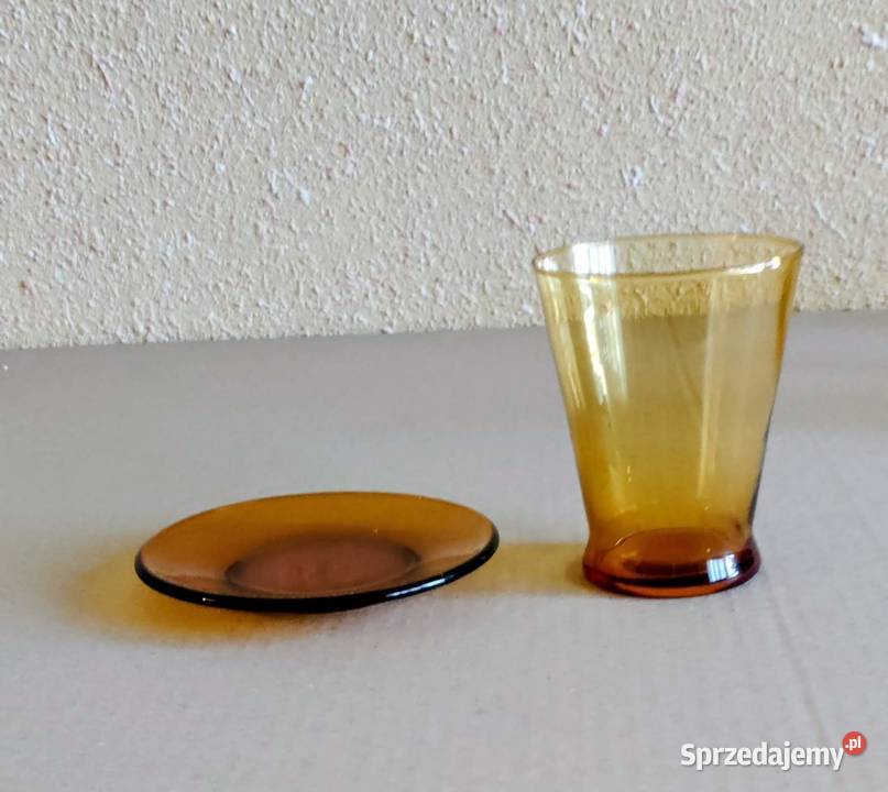 Szklanki ze spodkami miodowe PRL 6 sztuk Chełm