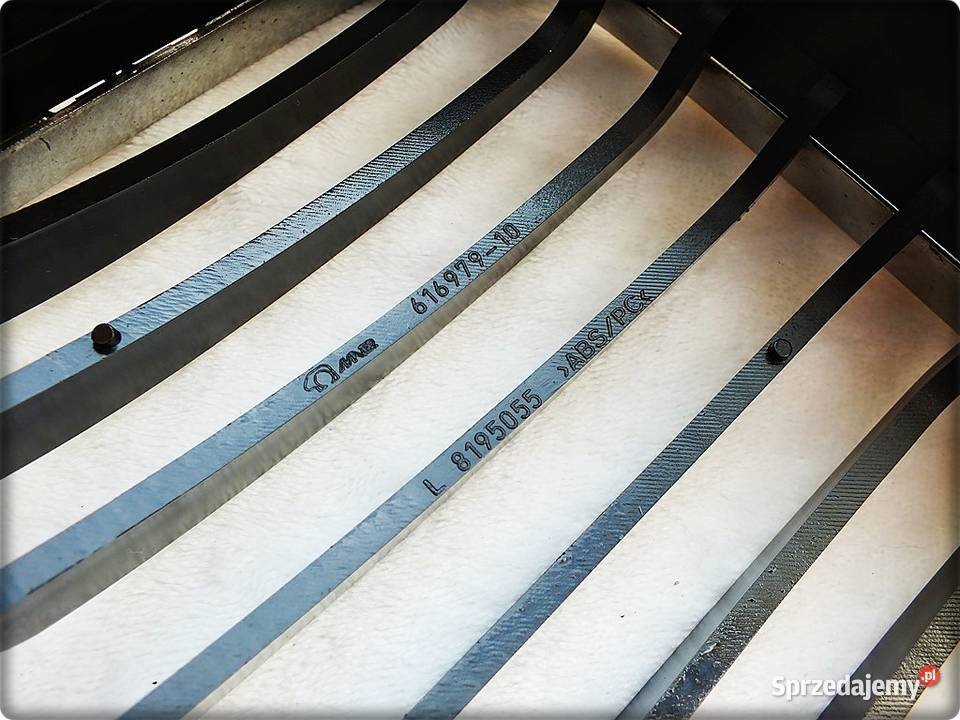 Oryginalna Nerka Grill BMW 3 E46 Strona Lewa Żary
