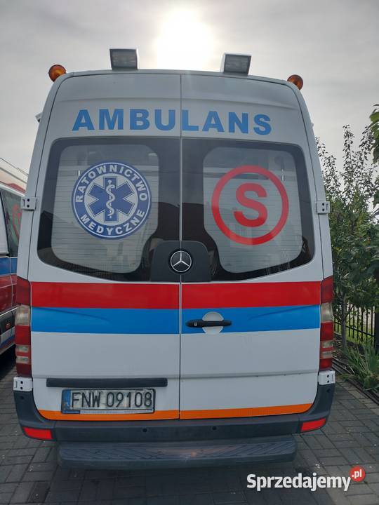 ambulans karetka biały