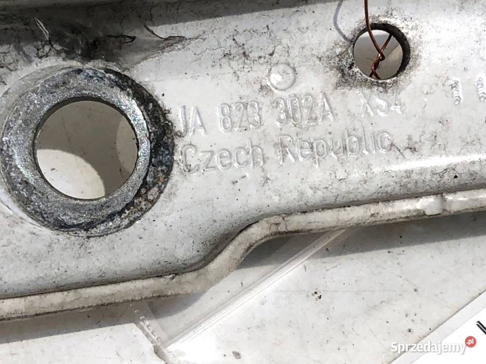 ZAWIAS MASKI PRAWY PRZÓD SKODA RAPID Hatchback