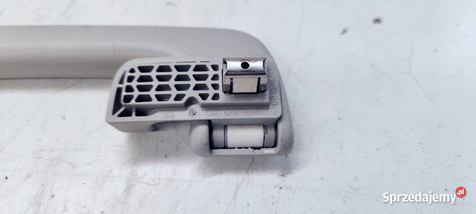 RĄCZKA PODSUFITKI PRAWY TYŁ AUDI A3 8V 8V0857608 Uchwyty fabryczne Przystajń