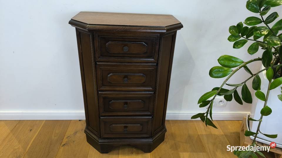 Piękna funkcjonalna komoda z szufladami