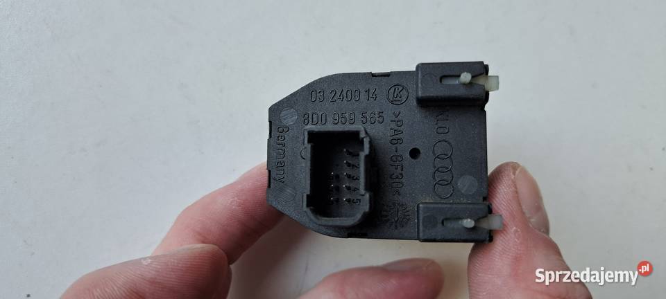 Przełącznik regulacji lusterek 8D0959565 Audi A4 osobowe pomorskie Luzino