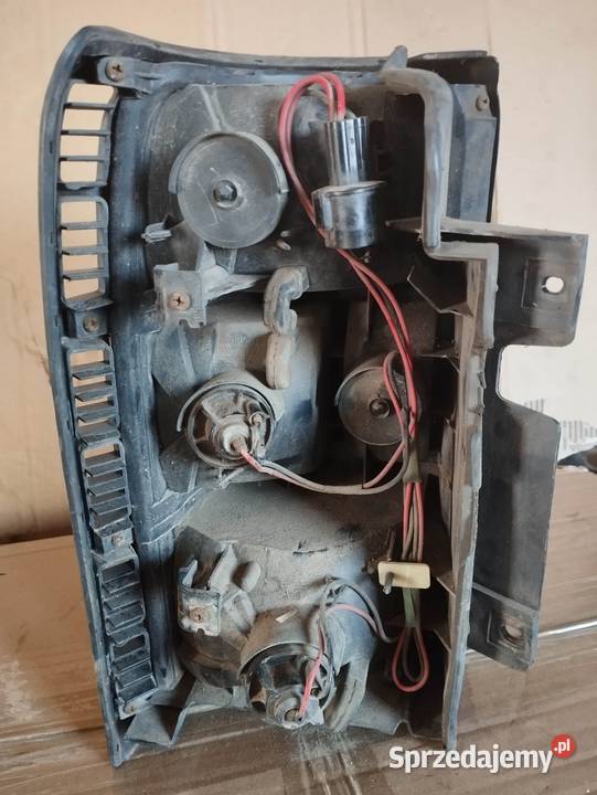 Mitsubishi Pajero 2 lampa tył prawa światło terenowe