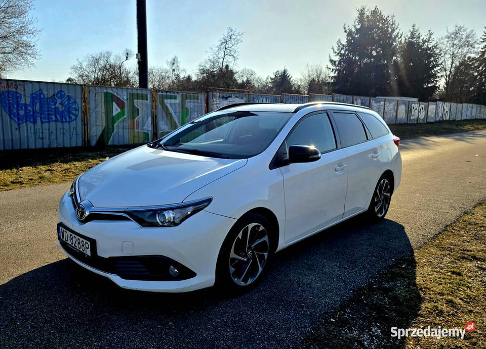TOYOTA AURIS 2016 14 D4D osoby prywatnej manualna Auris Warszawa