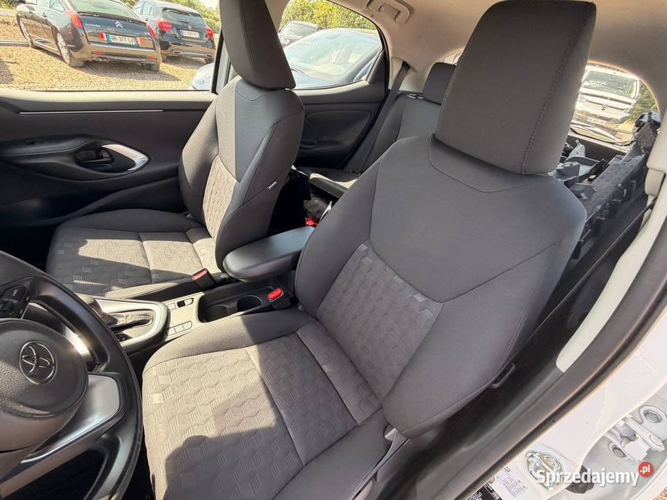 TOYOTA Yaris IV 16 Hybride 116 Dynamic HG677 Rok produkcji 2025 Gdańsk sprzedam