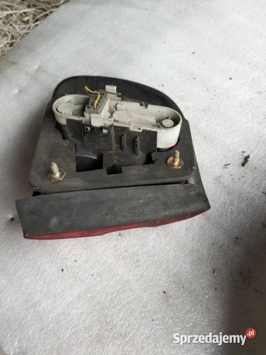 VOLVO V 40 V40 LAMPA TYŁ TYLNA PRAWA Kamień-Kolonia sprzedam