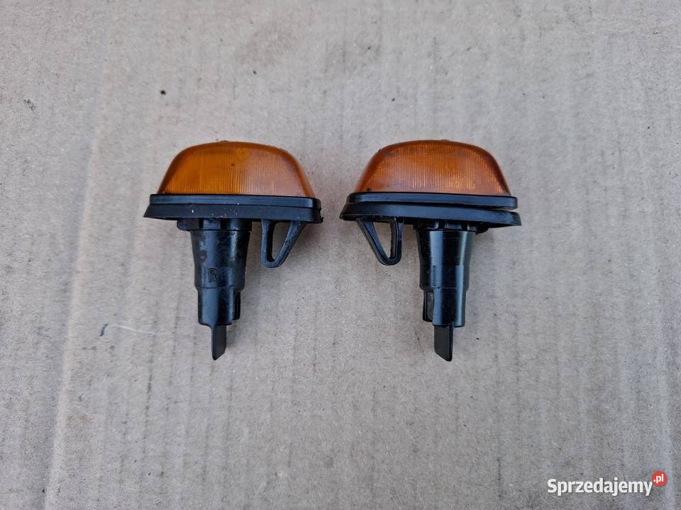 Kierunkowskazy kierunki migacze boczne Fiat 126p osobowe