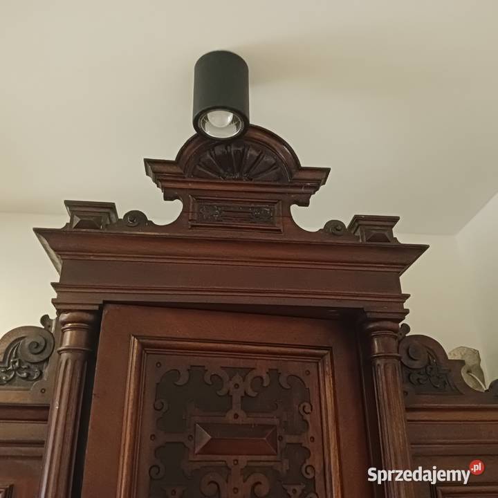 Stary bogato rzeźbiony kredens Płock