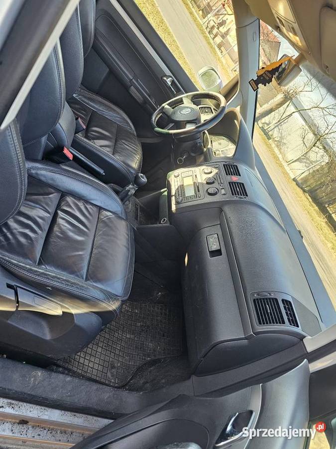 Volkswagen touran 20 benzyna 7osobowy skóra manualna Chotynin