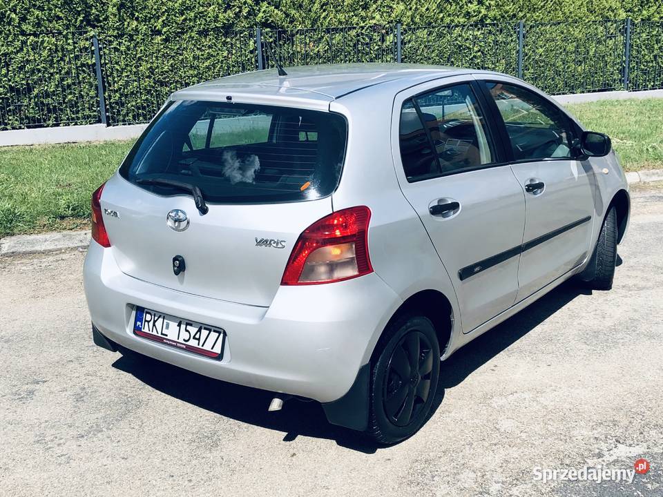 Toyota Yaris II SREBRZYSTY 10 VVTi 69 Krajowy podkarpackie Przeworsk