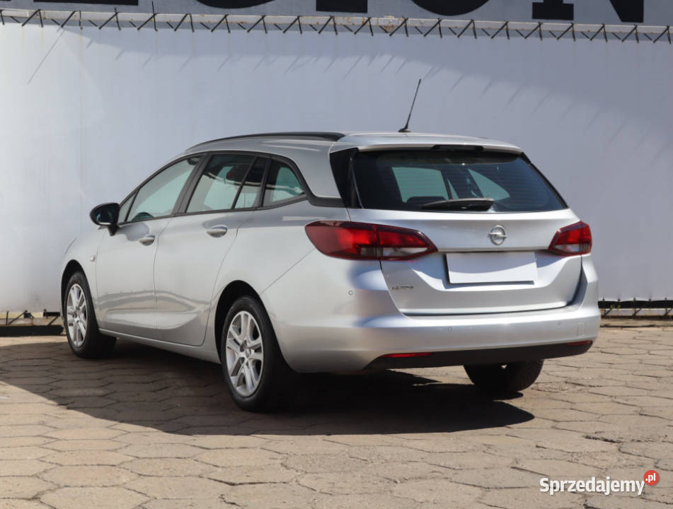 Opel Astra 12 Turbo światła LED