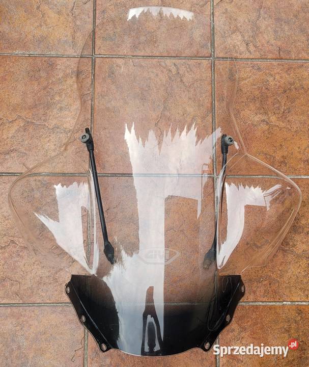 Szyba GIVI do Suzuki Burgman 125200 z mocowaniem