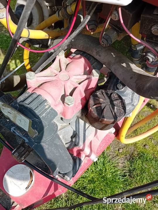 Opryskiwacz ciągany 1000 l firmy Pilmet 1015