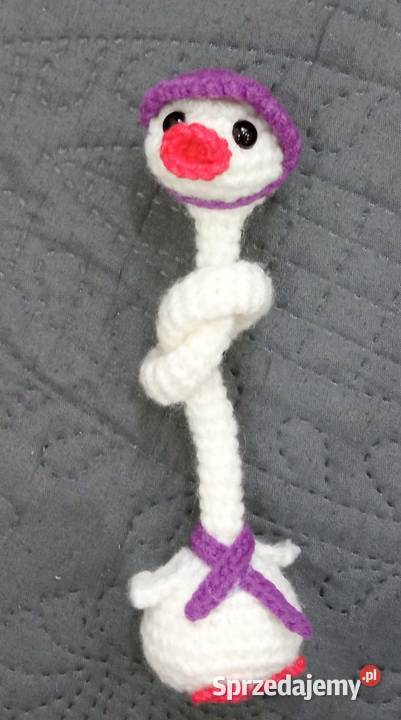 Śmieszna kaczka z długą szyją wykonana na