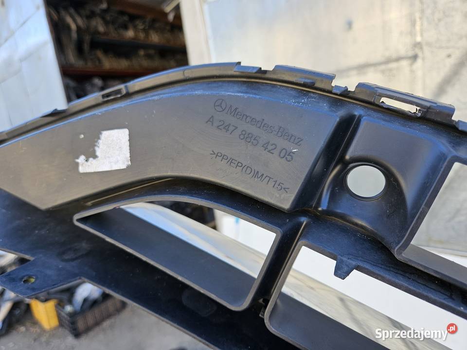 MERCEDES GLA W247 KRATKA ŚRODKOWA ZDERZAKA PRZÓD Międzychód