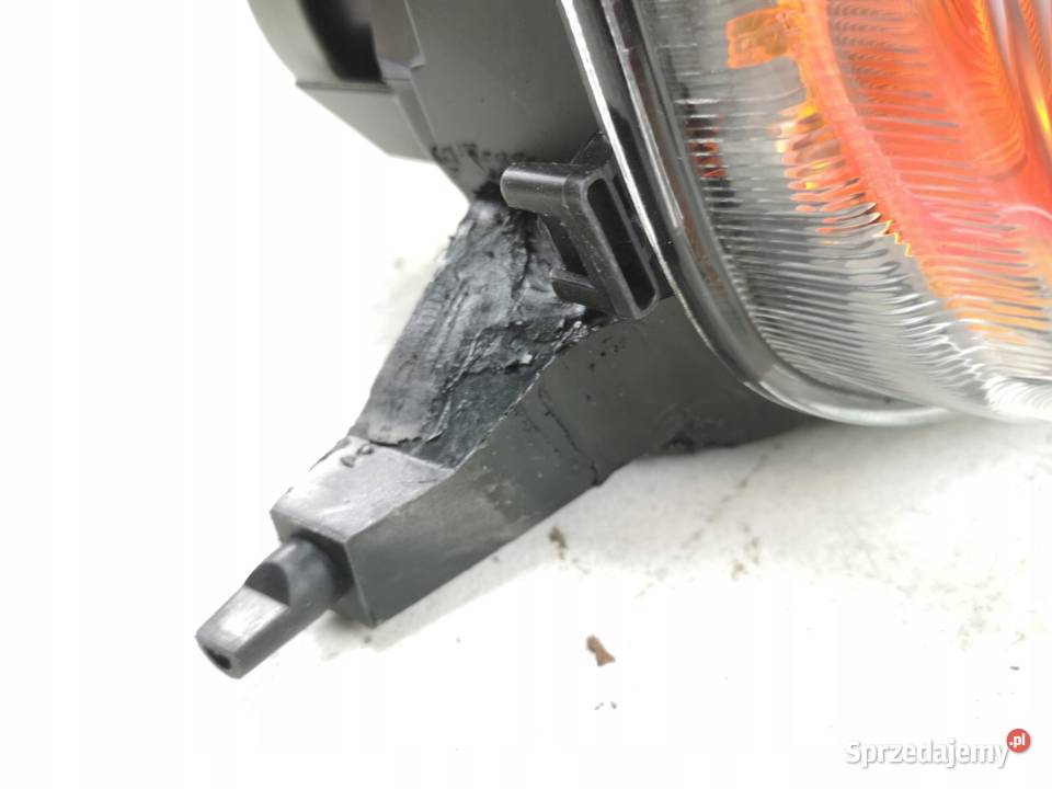 LAMPA PRAWY PRZÓD FORD FIESTA 19952003 1127895 Lampy przeciwmgielne