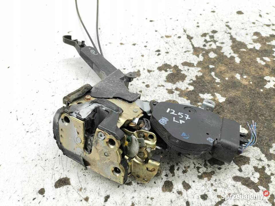 ZAMEK DRZWI LEWY PRZÓD Toyota RAV4 II 20002005 Rok produkcji 2002