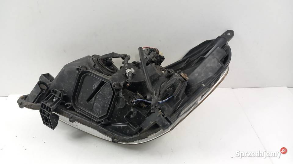 PEUGEOT 5008 I LAMPA PRZÓD PRAWA Zbierkowo
