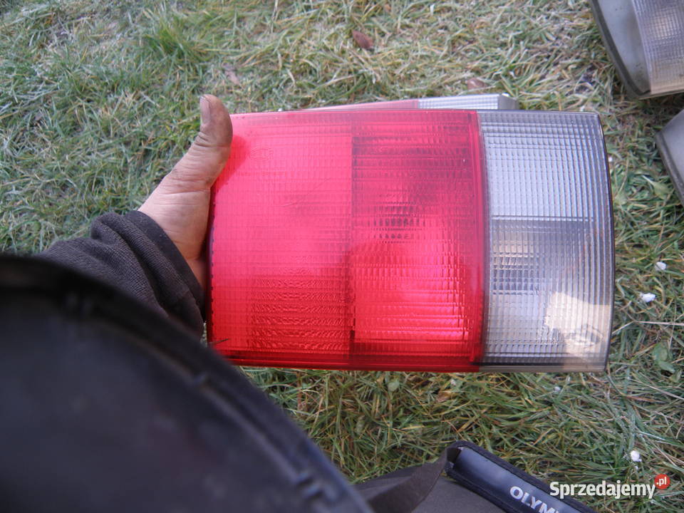 Lampa tylna prawa lewa Audi 80 B4 sedan 9094