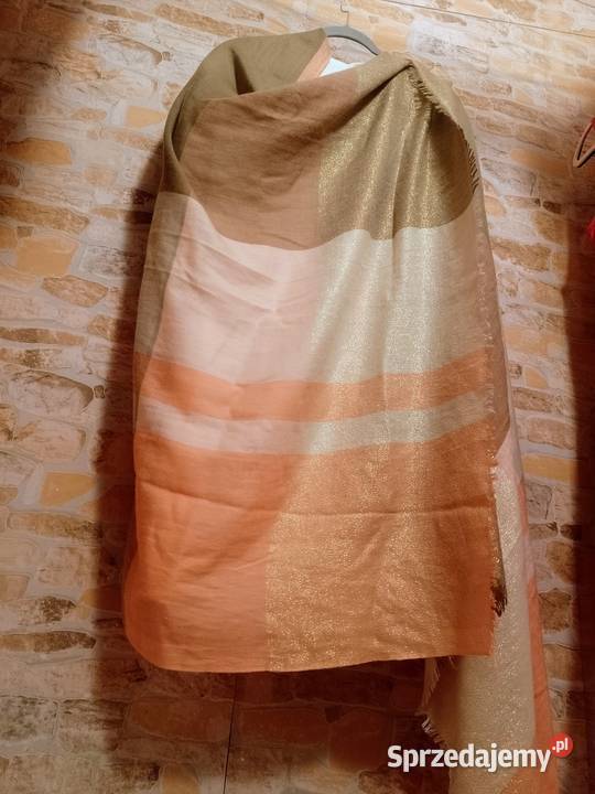 Duża chusta oversize ze złotą nitką z Madrytu
