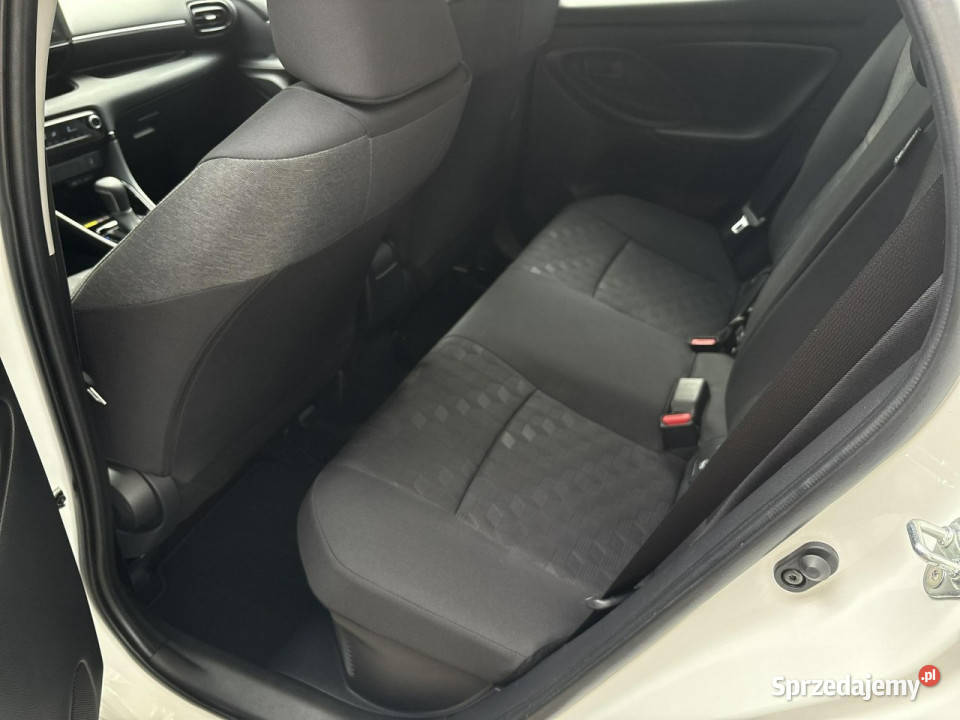 Toyota Yaris 15 Hybrid 116 STYLE salon Polska lakier metallic Warszawa