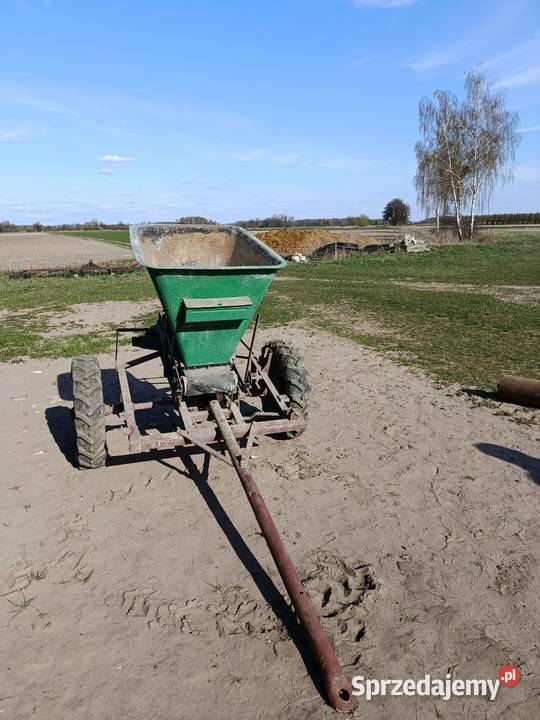 Ciągany rozsiewacz taśmowy do nawozu i wapna Rozsiewacze nawozów mazowieckie Sochaczew sprzedam