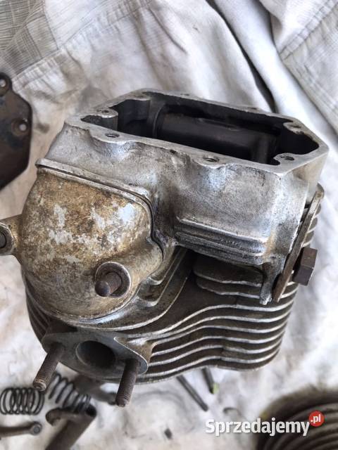 Cylinder NSU 251 i niekompletna głowica drobne Katarzynki