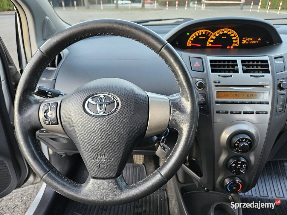Toyota Yaris 2010 133 100 6 biegów salon Polska VAT marża Rzeszów