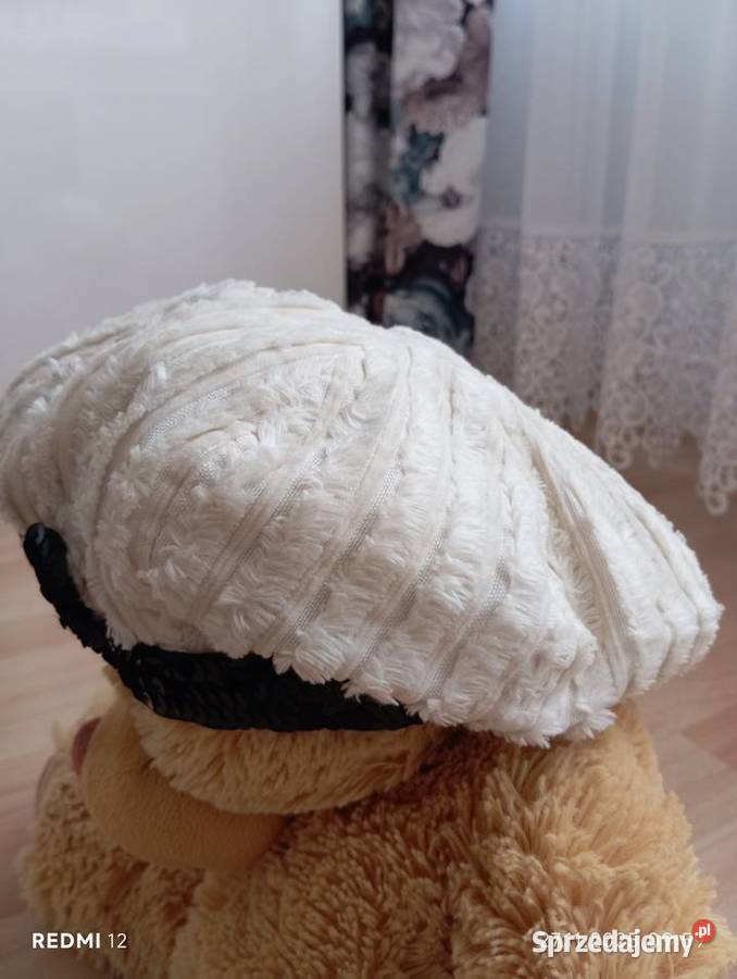 Beret ozdobiony cekinami Bytom