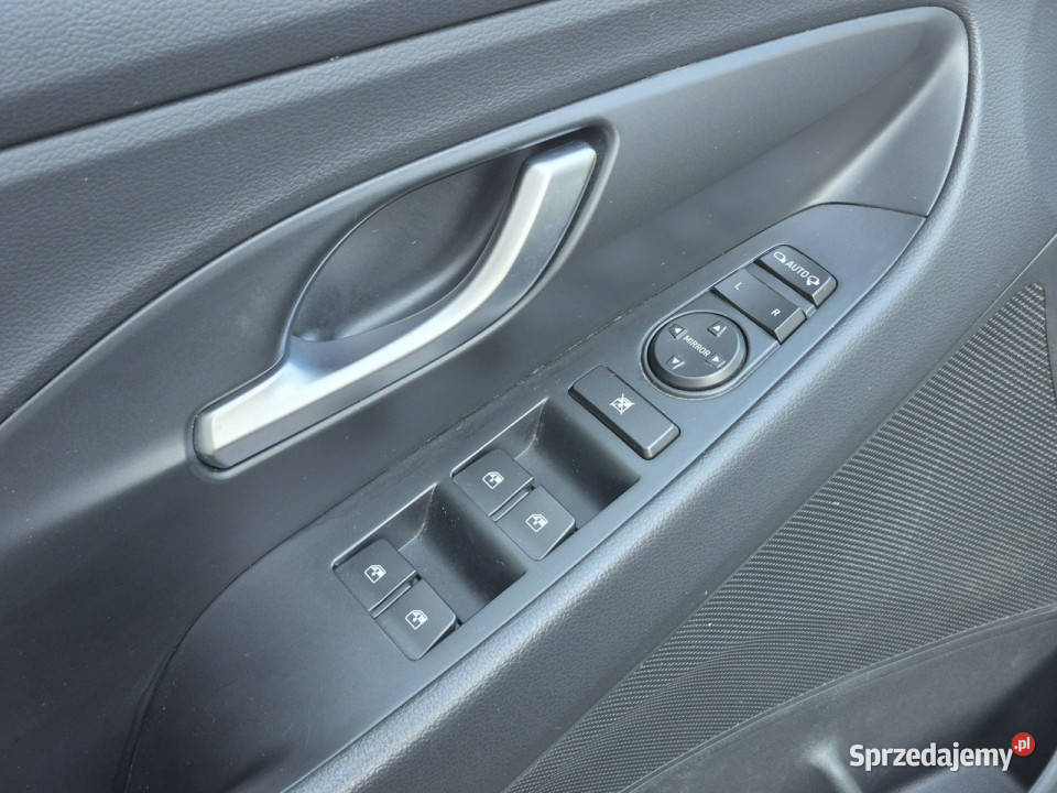 Hyundai i30 15 TGDI DCT 48V 160 Wersja Smart światła przeciwmgielne łódzkie Łódź