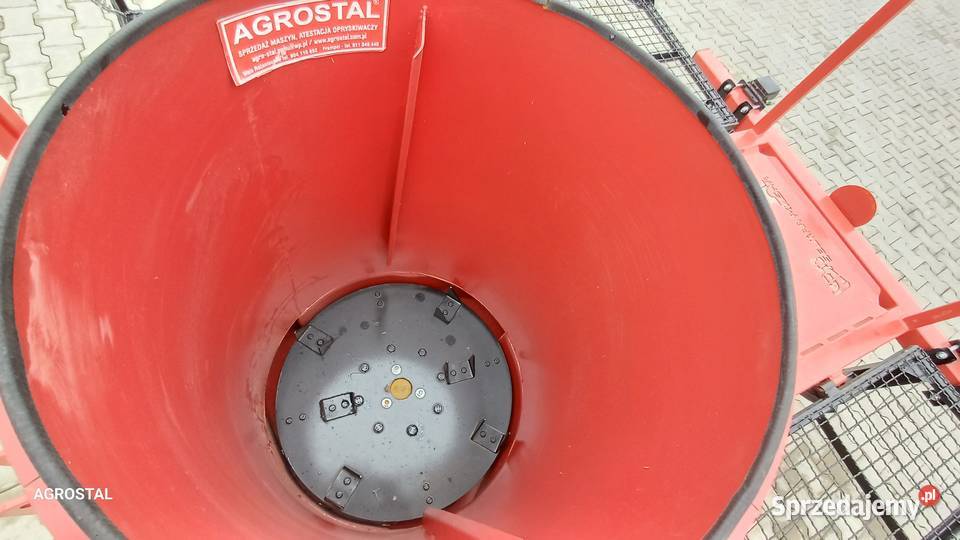 Ścielarka słomy do truskawek SELMAR AGROSTAL lubelskie Wola Różaniecka