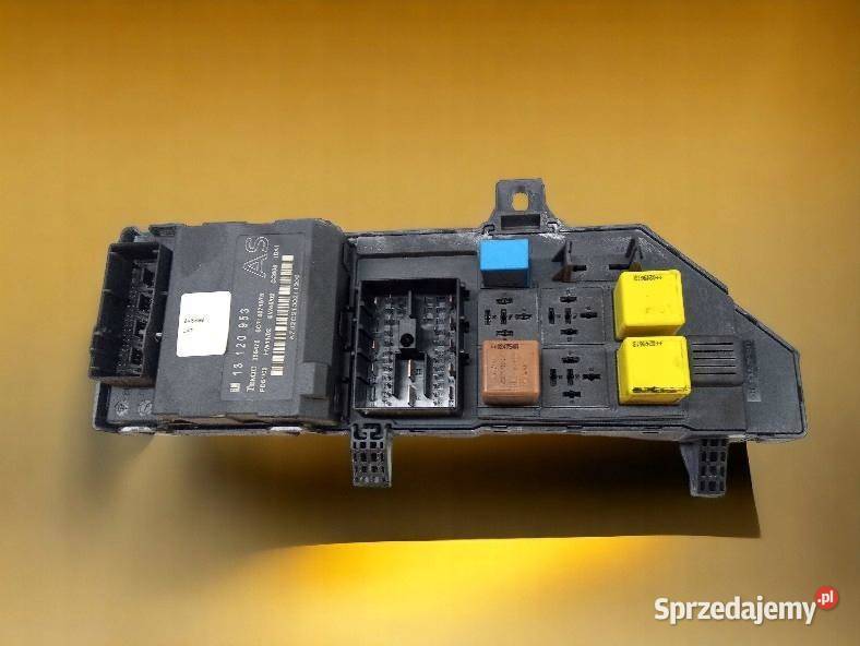 SKRZYNKA BEZPIECZNIKÓW 24400590 13120953 Opel Rok produkcji 2003 Układ elektryczny, zapłon sprzedam