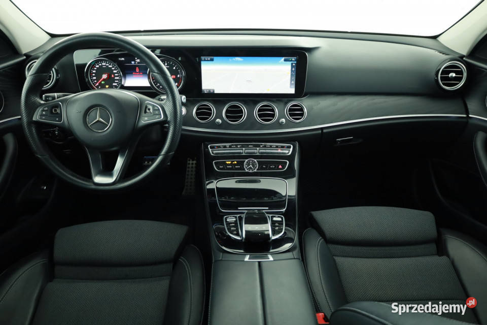 Mercedes E E 220 d 4MATIC przyciemniane szyby