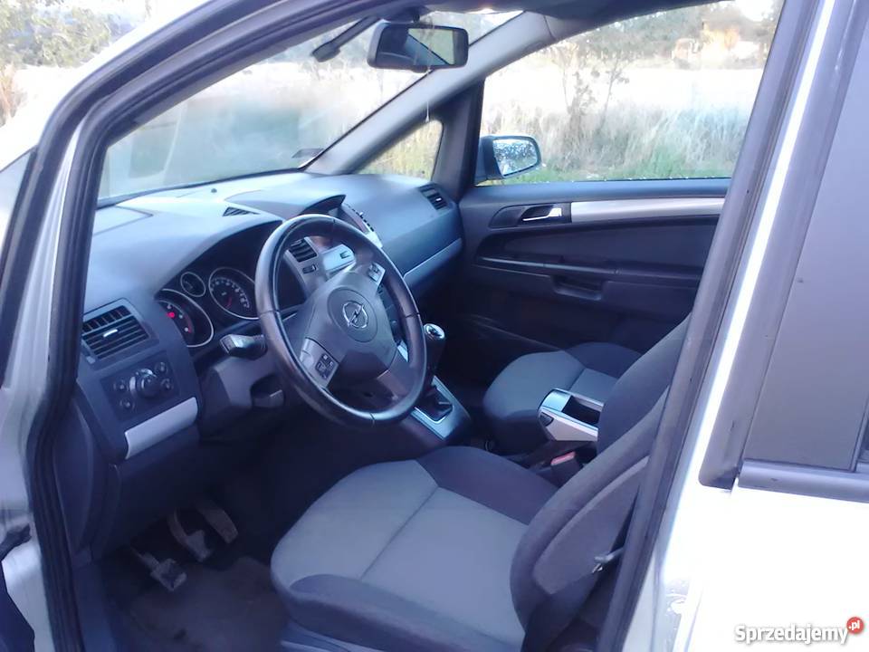 Opel Zafira 7 osobowy lakier metallic Strzelin