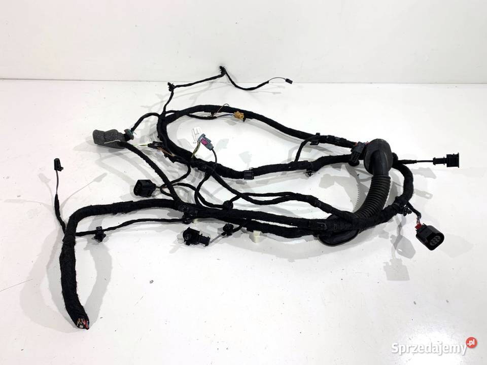 WIĄZKA KLAPY BAGAŻNIKA TYŁ AUDI Q8 30 286