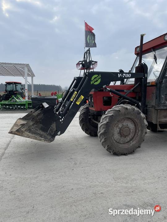 Ładowacz czołowy firmy Agrosped model V700 wielkopolskie