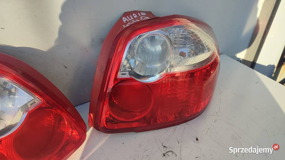 TOYOTA AURIS 1 LIFT 0912 LAMPA TYL PRAWA LEWA