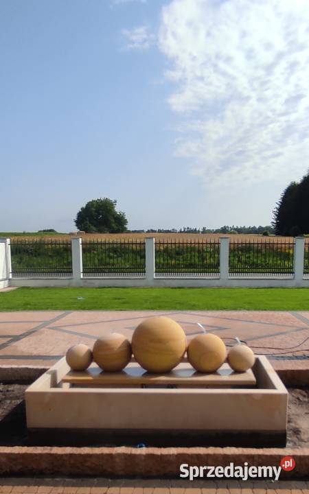 Piękna nowoczesna fontanna ogrodowa z piaskowca Kamienna Góra