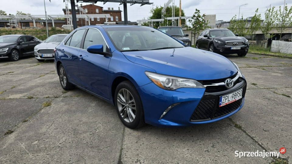 Toyota Camry SE niski przebieg 46000 automat lakier metallic Szczecin sprzedam
