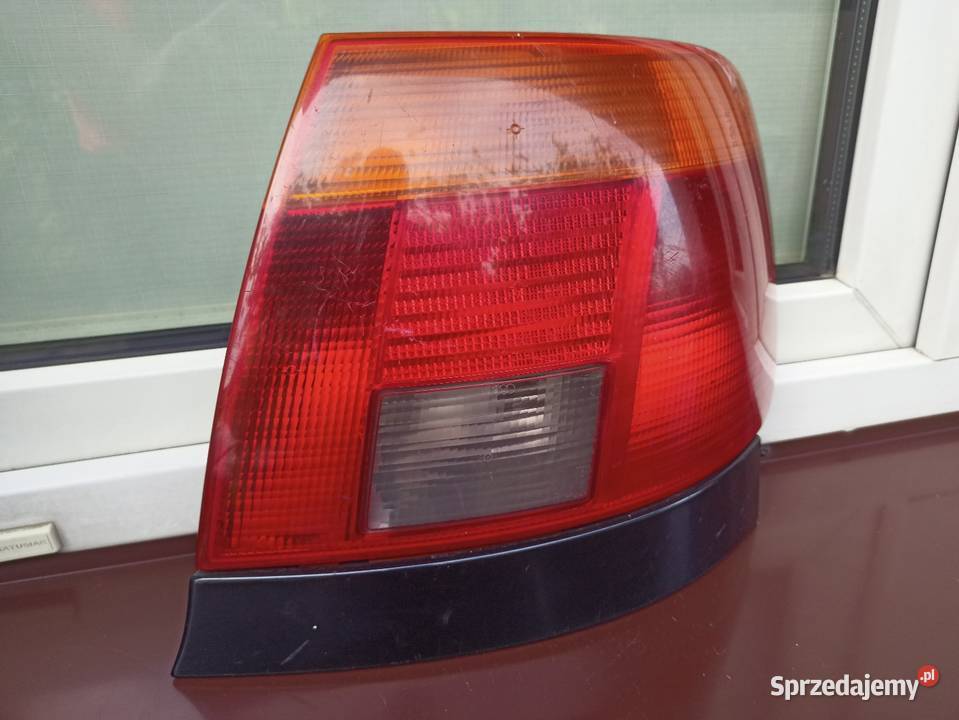 Audi A4 B5 sedan lampa tył tylna prawa wkład Sieradz