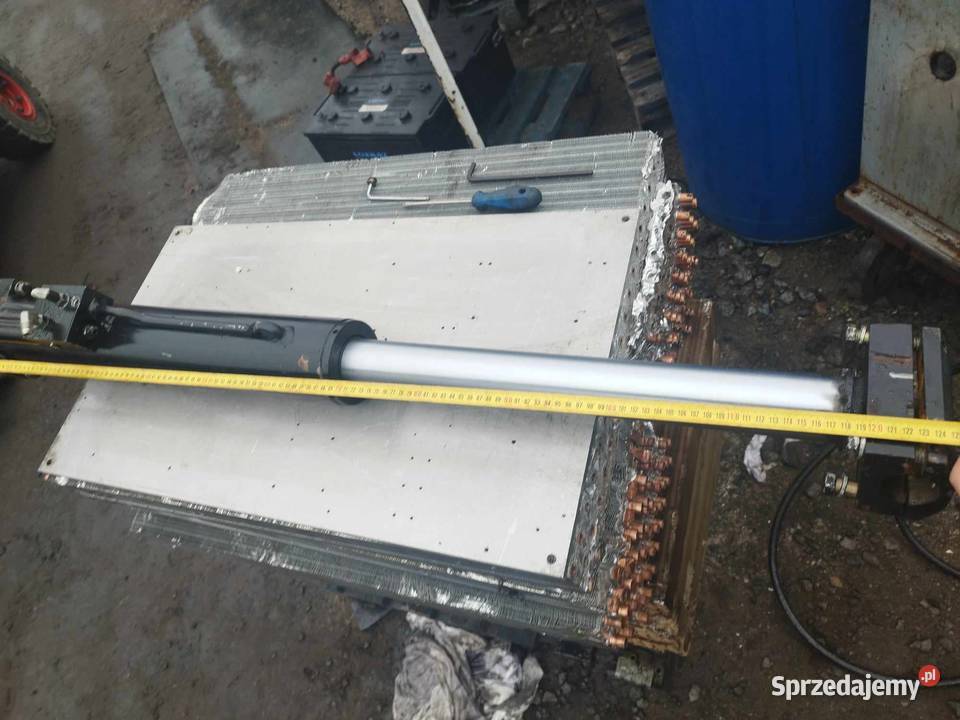 Siłownik hydrauliczny Złożony 73 rozciągnięty Strzyżew
