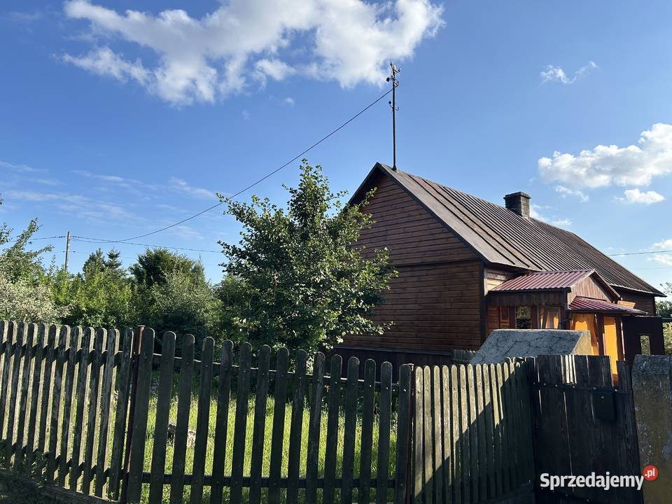 Siedlisko z domkiem drewnianym i polem